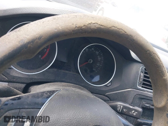 2015 Volkswagen Jetta SE z VIN 3VWD17AJ1FM241454, wystawiony jako IAAI lot #41819906 z przebiegiem 151 947 mil mil oraz . Historia ofert i sprzedaży dostępna na DreamBid. Obrazek 12.
