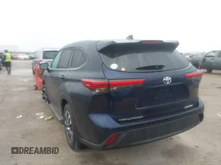 2022 Toyota Highlander XLE z VIN 5TDGZRAH5NS559562, wystawiony jako IAAI lot #41540293 z przebiegiem 36 421 mil mil oraz . Historia ofert i sprzedaży dostępna na DreamBid. Obrazek 3.