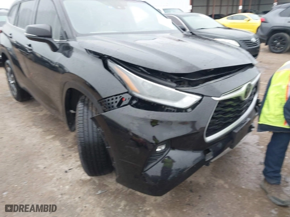2021 Toyota Highlander XLE with VIN 5TDGZRAH2MS046851, listed as a IAAI auction lot 41603390 with 1 mi miles. Bid and sale history available at carsss.com. Image 6.