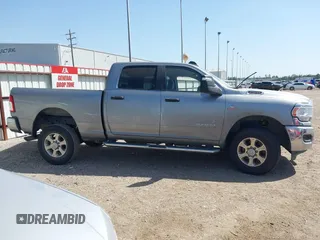 2024 Ram 2500 Big Horn z VIN 3C6UR5DL3RG153710, wystawiony jako IAAI lot #41858085 z przebiegiem 36 985 mil mil oraz . Historia ofert i sprzedaży dostępna na DreamBid. Obrazek 13.