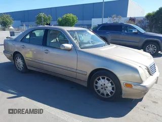 2001 Mercedes-Benz E 320 z VIN WDBJF65J11B343377, wystawiony jako IAAI lot #42261418 z przebiegiem 254 335 mil mil oraz . Historia ofert i sprzedaży dostępna na DreamBid. Obrazek 1.