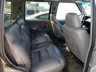 1999 GMC Yukon with VIN 1GKEK13R5XJ725991, listed as a Copart auction lot 71176784 with 245,481 mi miles and Clean Title. Bid and sale history available at carsss.com. Image 12.