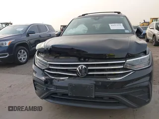2023 Volkswagen Tiguan S z VIN 3VVRB7AX7PM036833, wystawiony jako IAAI lot #41827631 z przebiegiem 43 383 mil mil oraz . Historia ofert i sprzedaży dostępna na DreamBid. Obrazek 12.