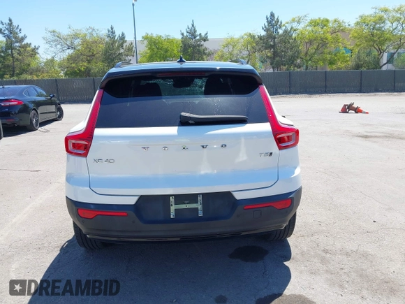 2022 Volvo XC40 R-Design with VIN YV4162UM1N2739706, listed as a IAAI auction lot 42193001 with 15,579 mi miles and . Bid and sale history available at DreamBid. Image 17.