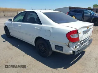 2002 Toyota Camry LE z VIN 4T1BE32K82U038819, wystawiony jako IAAI lot #42301111 z przebiegiem 189 166 mil mil oraz . Historia ofert i sprzedaży dostępna na DreamBid. Obrazek 3.