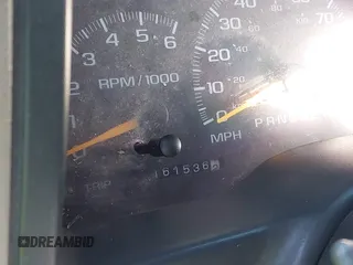 1999 GMC Suburban z VIN 3GKFK16R2XG524342, wystawiony jako IAAI lot #41682292 z przebiegiem 161 536 mil mil oraz . Historia ofert i sprzedaży dostępna na DreamBid. Obrazek 15.