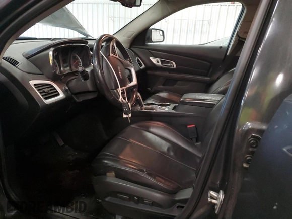 2013 GMC Terrain SLT z VIN 2GKFLVEKXD6396996, wystawiony jako Copart lot #58019125 z przebiegiem 138 205 mil mil oraz Czysty tytuł • Clean title. Historia ofert i sprzedaży dostępna na DreamBid. Obrazek 7.