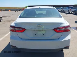 2024 Toyota Camry LE z VIN 4T1C11AK3RU214854, wystawiony jako IAAI lot #42143146 z przebiegiem 50 344 mil mil oraz . Historia ofert i sprzedaży dostępna na DreamBid. Obrazek 17.