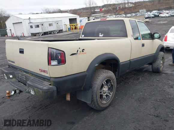 2003 GMC Sonoma SLS with VIN 1GTCT19X038212266, listed as a IAAI auction lot 41701463 with 151,555 mi miles. Bid and sale history available at carsss.com. Image 4.
