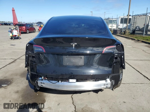 2025 Tesla Model Y Long Range with VIN 7SAYGDEDXSF239628, listed as a Copart auction lot 45468295 with 6,068 mi miles and Salvage Title. Bid and sale history available at DreamBid. Image 6.