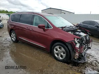 2017 Chrysler Pacifica Touring L Plus z VIN 2C4RC1EG6HR840098, wystawiony jako Copart lot #55848335 z przebiegiem 233 269 mil mil oraz Szkoda całkowita • Salvage title. Historia ofert i sprzedaży dostępna na DreamBid. Obrazek 4.