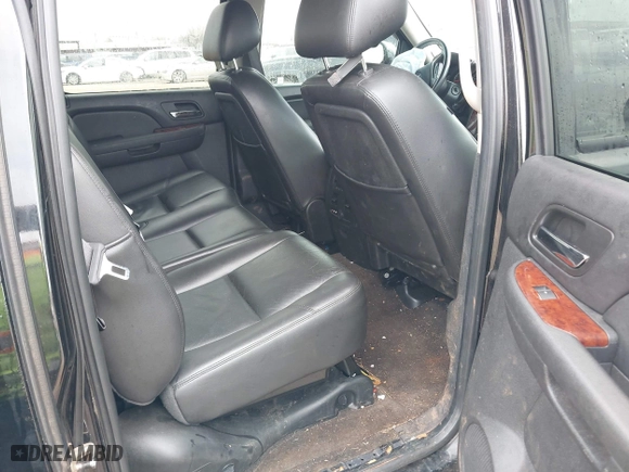 2011 Chevrolet Avalanche LTZ with VIN 3GNMCGE03BG300101, listed as a IAAI auction lot 41421743 with 240,692 mi miles. Bid and sale history available at carsss.com. Image 5.