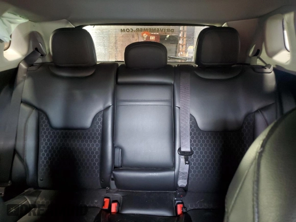 2020 Jeep Compass Latitude z VIN 3C4NJDBB3LT107172, wystawiony jako Copart lot #60655765 z przebiegiem 12 822 mil mil oraz Szkoda całkowita • Salvage title. Historia ofert i sprzedaży dostępna na DreamBid. Obrazek 10.