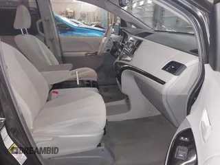 2014 Toyota Sienna LE with VIN 5TDJK3DC9ES071870, listed as a IAAI auction lot 41133491 with 82,134 mi miles. Bid and sale history available at carsss.com. Image 5.