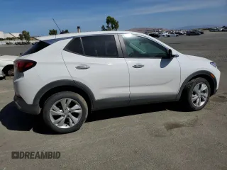 2024 Buick Encore GX Preferred z VIN KL4AMBS24RB079784, wystawiony jako Copart lot #61020865 z przebiegiem 13 290 mil mil oraz Czysty tytuł • Clean title. Historia ofert i sprzedaży dostępna na DreamBid. Obrazek 3.