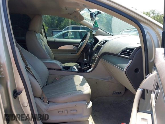 2011 Lincoln MKX z VIN 2LMDJ6JK0BBJ07844, wystawiony jako IAAI lot #42468410 z przebiegiem 207 298 mil mil oraz . Historia ofert i sprzedaży dostępna na DreamBid. Obrazek 5.