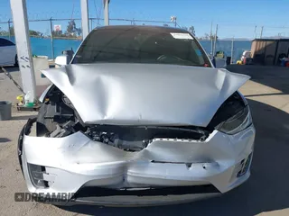 2016 Tesla Model X 70D z VIN 5YJXCBE25GF021322, wystawiony jako IAAI lot #41866368 z przebiegiem 95 072 mil mil oraz . Historia ofert i sprzedaży dostępna na DreamBid. Obrazek 6.