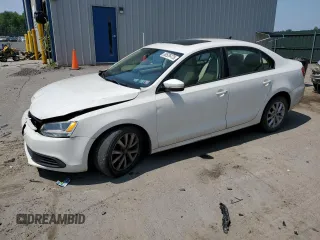 2012 Volkswagen Jetta SE with VIN 3VWDP7AJXCM349890, listed as a Copart auction lot 60526475 with 137,186 mi miles and Salvage title. Bid and sale history available at DreamBid. Image 1.