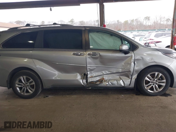 2022 Toyota Sienna Limited with VIN 5TDZSKFC4NS045056, listed as a IAAI auction lot 41256209 with 85,633 mi miles. Bid and sale history available at carsss.com. Image 13.