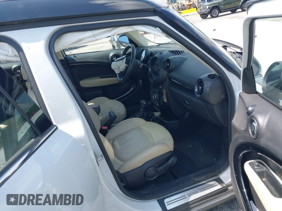 2015 MINI Countryman z VIN WMWZB3C53FWR43884, wystawiony jako IAAI lot #42336430 z przebiegiem 111 934 mil mil oraz . Historia ofert i sprzedaży dostępna na DreamBid. Obrazek 5.