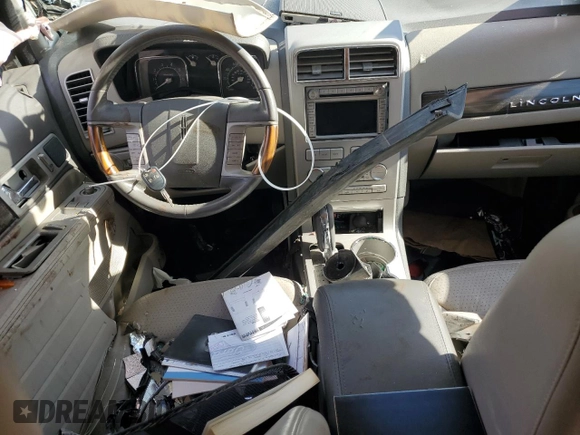 2007 Lincoln MKX z VIN 2LMDU88C07BJ26919, wystawiony jako Copart lot #55778005 z przebiegiem Nie podano mil oraz Szkoda całkowita • Salvage title. Historia ofert i sprzedaży dostępna na DreamBid. Obrazek 8.