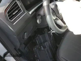 2024 Volkswagen Tiguan Wolfsburg Edition z VIN 3VVAB7AX9RM220316, wystawiony jako Copart lot #49146475 z przebiegiem Nie podano mil oraz Szkoda całkowita • Salvage title. Historia ofert i sprzedaży dostępna na DreamBid. Obrazek 9.