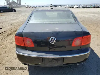 2005 Volkswagen Phaeton z VIN WVWAF03D458004076, wystawiony jako Copart lot #66794644 z przebiegiem Nie podano mil oraz Tytuł czysty. Historia ofert i sprzedaży dostępna na DreamBid. Obrazek 6.
