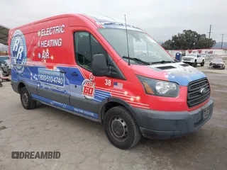 2017 Ford Transit z VIN 1FTYR2CM3HKA39670, wystawiony jako IAAI lot #42047645 z przebiegiem 159 971 mil mil oraz . Historia ofert i sprzedaży dostępna na DreamBid. Obrazek 1.