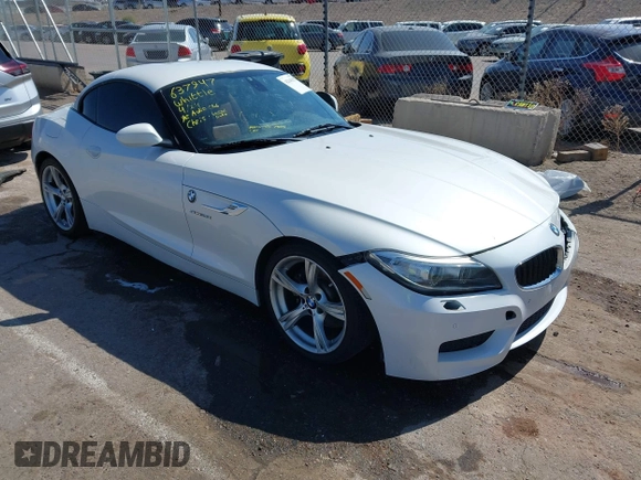 2015 BMW Z4 sDrive28i z VIN WBALL5C53FP557183, wystawiony jako IAAI lot #42145557 z przebiegiem 123 319 mil mil oraz . Historia ofert i sprzedaży dostępna na DreamBid. Obrazek 1.