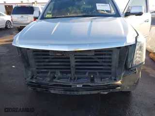 2019 Cadillac Escalade Luxury with VIN 1GYS4BKJ7KR273167, listed as a IAAI auction lot 41206905 with 81,216 mi miles. Bid and sale history available at carsss.com. Image 6.