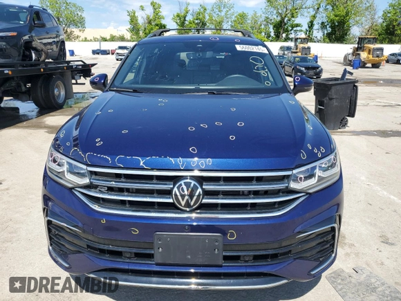 2024 Volkswagen Tiguan SEL R-Line with VIN 3VV4B7AX4RM045227, listed as a Copart auction lot 56002145 with 27,261 mi miles and Salvage title. Bid and sale history available at DreamBid. Image 5.