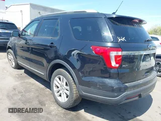 2019 Ford Explorer XLT z VIN 1FM5K8D81KGB26100, wystawiony jako IAAI lot #42074775 z przebiegiem 91 944 mil mil oraz . Historia ofert i sprzedaży dostępna na DreamBid. Obrazek 3.