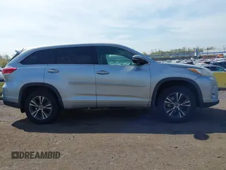 2018 Toyota Highlander LE с VIN 5TDBZRFH2JS499320, выставлен на аукционе IAAI как лот 42099889 с пробегом 642 396 миль миль и . История ставок и продаж доступна на DreamBid. Изображение 13.