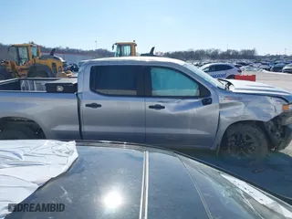 2019 Chevrolet Silverado 1500 Custom Trail Boss with VIN 3GCPYCEF2KG276295, listed as a IAAI auction lot 41376338 with 68,336 mi miles. Bid and sale history available at carsss.com. Image 14.