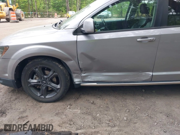 2020 Dodge Journey Crossroad z VIN 3C4PDCGB4LT201564, wystawiony jako IAAI lot #42105007 z przebiegiem 115 411 mil mil oraz . Historia ofert i sprzedaży dostępna na DreamBid. Obrazek 6.