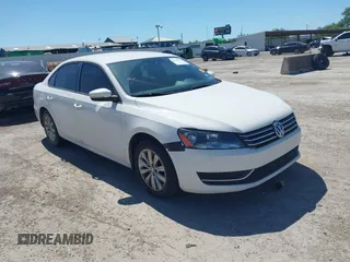 2015 Volkswagen Passat Limited Edition Edition z VIN 1VWAT7A32FC056264, wystawiony jako IAAI lot #42320310 z przebiegiem 155 212 mil mil oraz . Historia ofert i sprzedaży dostępna na DreamBid. Obrazek 1.