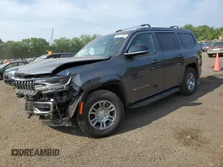 2023 Jeep Wagoneer z VIN 1C4SJVAT0PS515297, wystawiony jako Copart lot #59272305 z przebiegiem 8 390 mil mil oraz Szkoda całkowita • Salvage title. Historia ofert i sprzedaży dostępna na DreamBid. Obrazek 1.