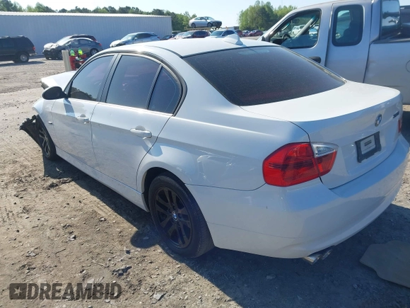 2007 BMW 3 Series 328i with VIN WBAVA33567KX73725, listed as a IAAI auction lot 41985667 with 113,491 mi miles. Bid and sale history available at carsss.com. Image 3.