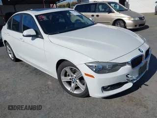 2015 BMW 3 Series 328i z VIN WBA3C1C55FP852858, wystawiony jako IAAI lot #42215899 z przebiegiem 201 451 mil mil oraz . Historia ofert i sprzedaży dostępna na DreamBid. Obrazek 1.