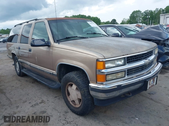 1996 Chevrolet Suburban z VIN 1GNFK16R9TJ326563, wystawiony jako IAAI lot #42300678 z przebiegiem 211 224 mil mil oraz . Historia ofert i sprzedaży dostępna na DreamBid. Obrazek 1.