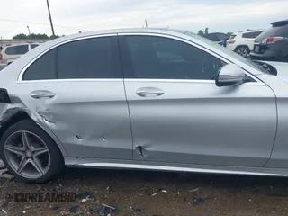 2016 Mercedes-Benz C 300 Luxury z VIN 55SWF4KBXGU177745, wystawiony jako IAAI lot #42483435 z przebiegiem 46 224 mil mil oraz . Historia ofert i sprzedaży dostępna na DreamBid. Obrazek 13.