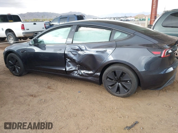 2024 Tesla Model 3 z VIN 5YJ3E1EA3RF771010, wystawiony jako IAAI lot #41738109 z przebiegiem 8 493 mil mil oraz . Historia ofert i sprzedaży dostępna na DreamBid. Obrazek 14.