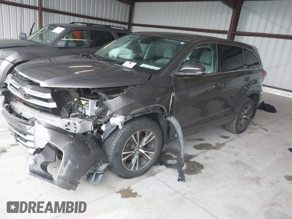 2017 Toyota Highlander LE z VIN 5TDBZRFH6HS386710, wystawiony jako IAAI lot #42226567 z przebiegiem 64 773 mil mil oraz . Historia ofert i sprzedaży dostępna na DreamBid. Obrazek 17.