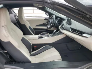 2019 BMW i8 z VIN WBY2Z6C51KVB82985, wystawiony jako Copart lot #47491815 z przebiegiem 74 489 mil mil oraz Szkoda całkowita • Salvage title. Historia ofert i sprzedaży dostępna na DreamBid. Obrazek 10.