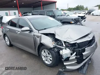 2017 Kia Optima LX z VIN 5XXGT4L33HG160726, wystawiony jako IAAI lot #42377630 z przebiegiem 136 173 mil mil oraz . Historia ofert i sprzedaży dostępna na DreamBid. Obrazek 1.