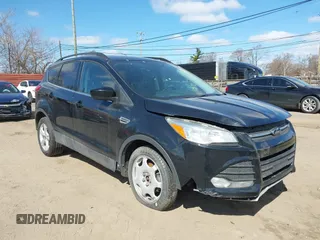 2016 Ford Escape SE z VIN 1FMCU0GX0GUA09011, wystawiony jako IAAI lot #41893245 z przebiegiem 100 616 mil mil oraz . Historia ofert i sprzedaży dostępna na DreamBid. Obrazek 1.