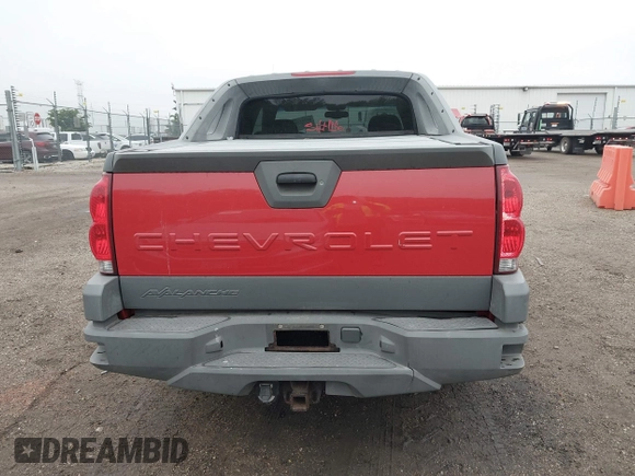 2002 Chevrolet Avalanche z VIN 3GNEC13T02G159096, wystawiony jako IAAI lot #42311525 z przebiegiem 250 924 mil mil oraz . Historia ofert i sprzedaży dostępna na DreamBid. Obrazek 16.