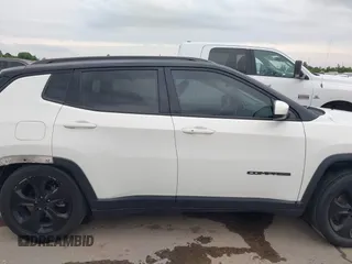 2020 Jeep Compass Latitude z VIN 3C4NJCBB3LT211543, wystawiony jako IAAI lot #42130702 z przebiegiem 70 227 mil mil oraz . Historia ofert i sprzedaży dostępna na DreamBid. Obrazek 14.