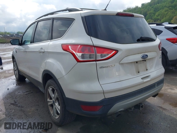2015 Ford Escape SE with VIN 1FMCU9G91FUB27234, listed as a IAAI auction lot 42157947 with 210,034 mi miles. Bid and sale history available at carsss.com. Image 3.