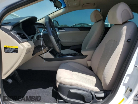 2017 Hyundai Sonata SE z VIN 5NPE24AF7HH577732, wystawiony jako Copart lot #54392035 z przebiegiem 74 327 mil mil oraz Szkoda całkowita • Salvage title. Historia ofert i sprzedaży dostępna na DreamBid. Obrazek 7.